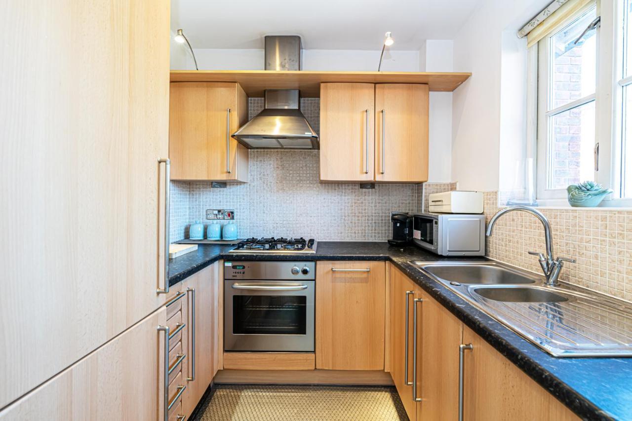 Tower View Apartment Chester Ngoại thất bức ảnh