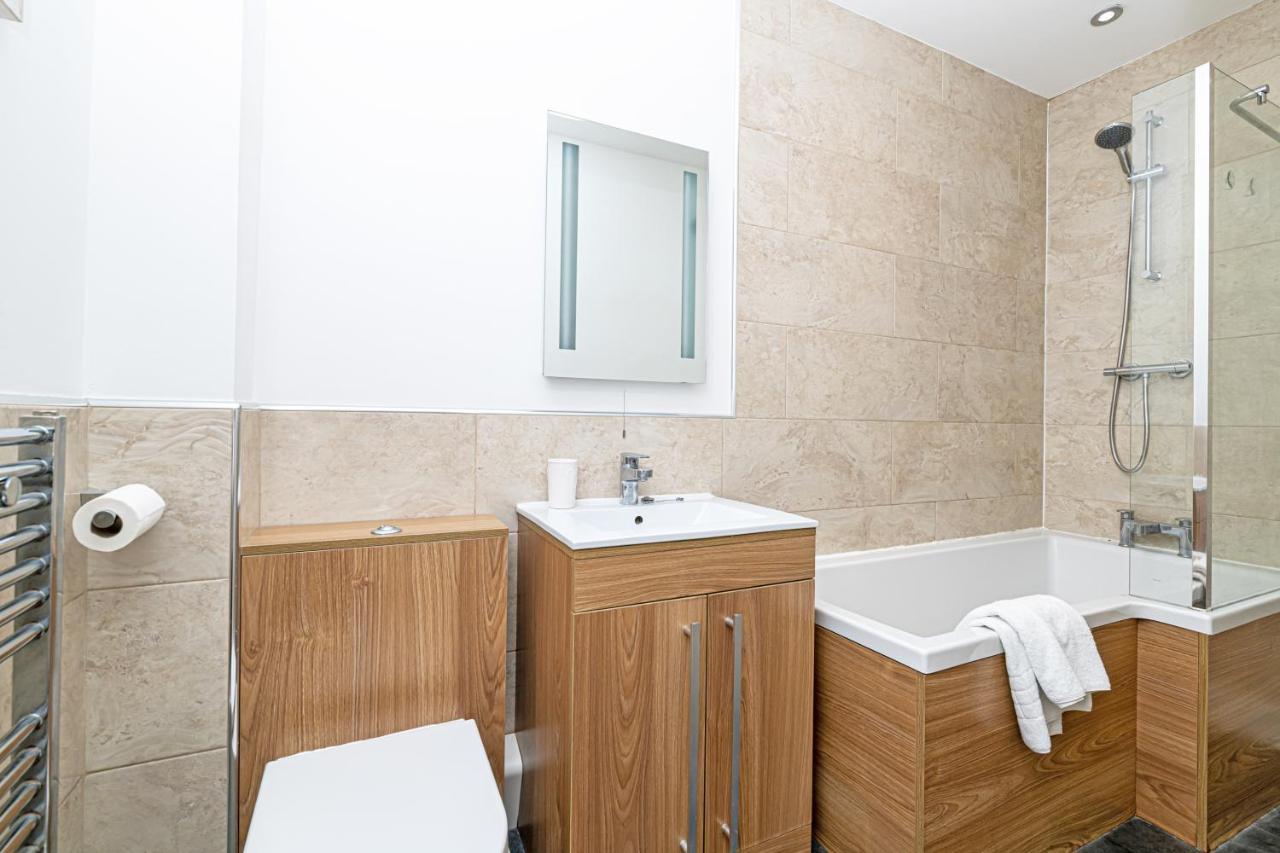 Tower View Apartment Chester Ngoại thất bức ảnh
