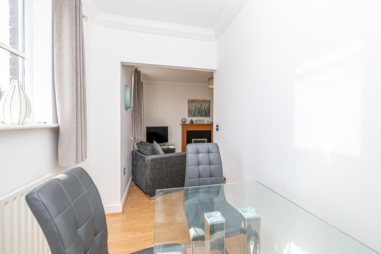 Tower View Apartment Chester Ngoại thất bức ảnh
